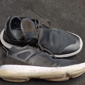 Jordan Black Sneakers Sleek Modern Design